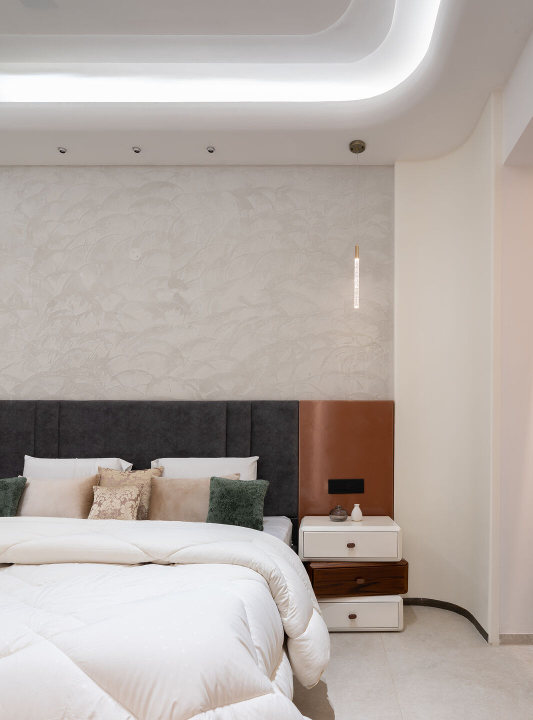 MASTER ROOM-1