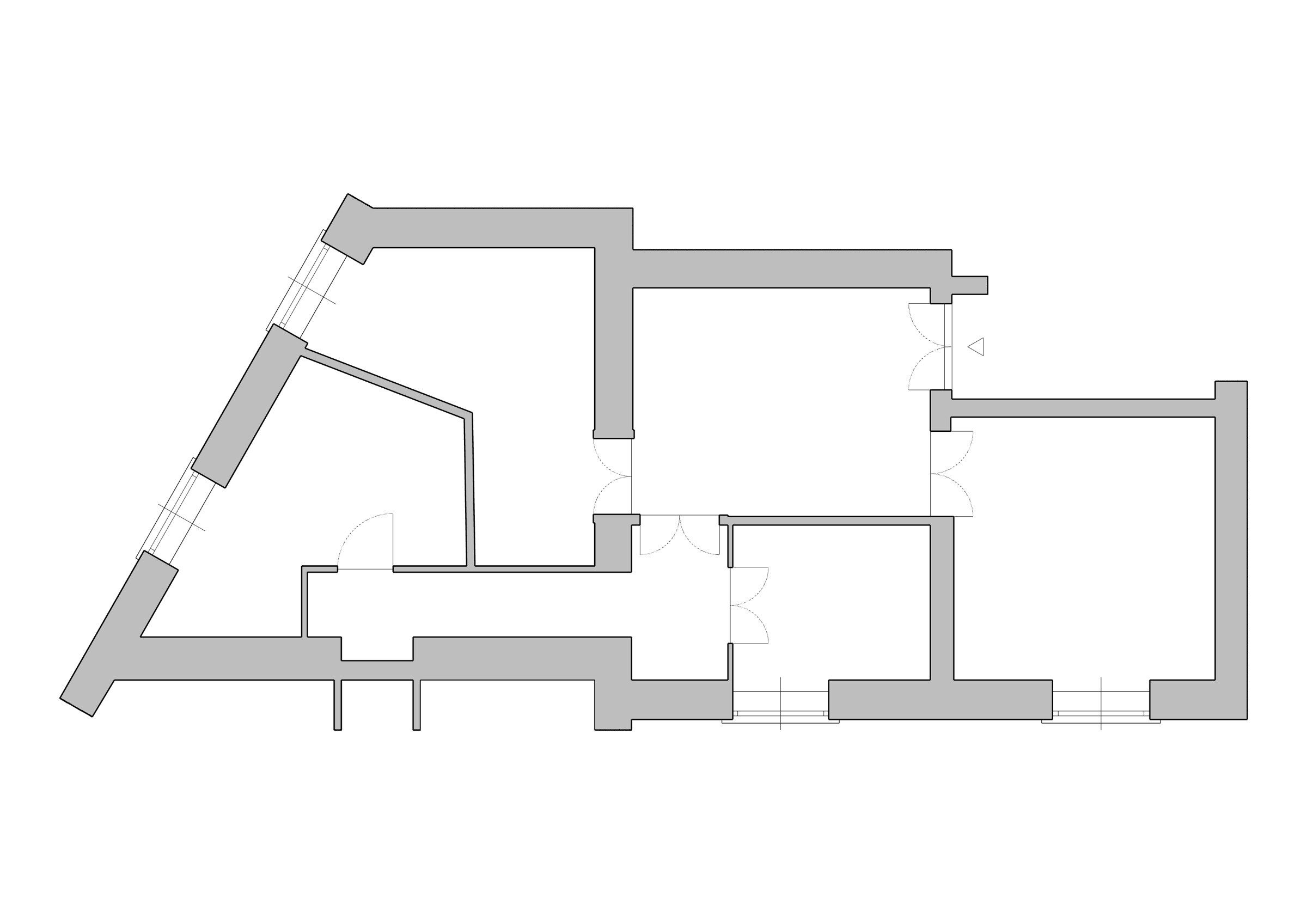The floor plan as it was previously: small, irregular and difficult-to-read rooms, fragmented by alterations.