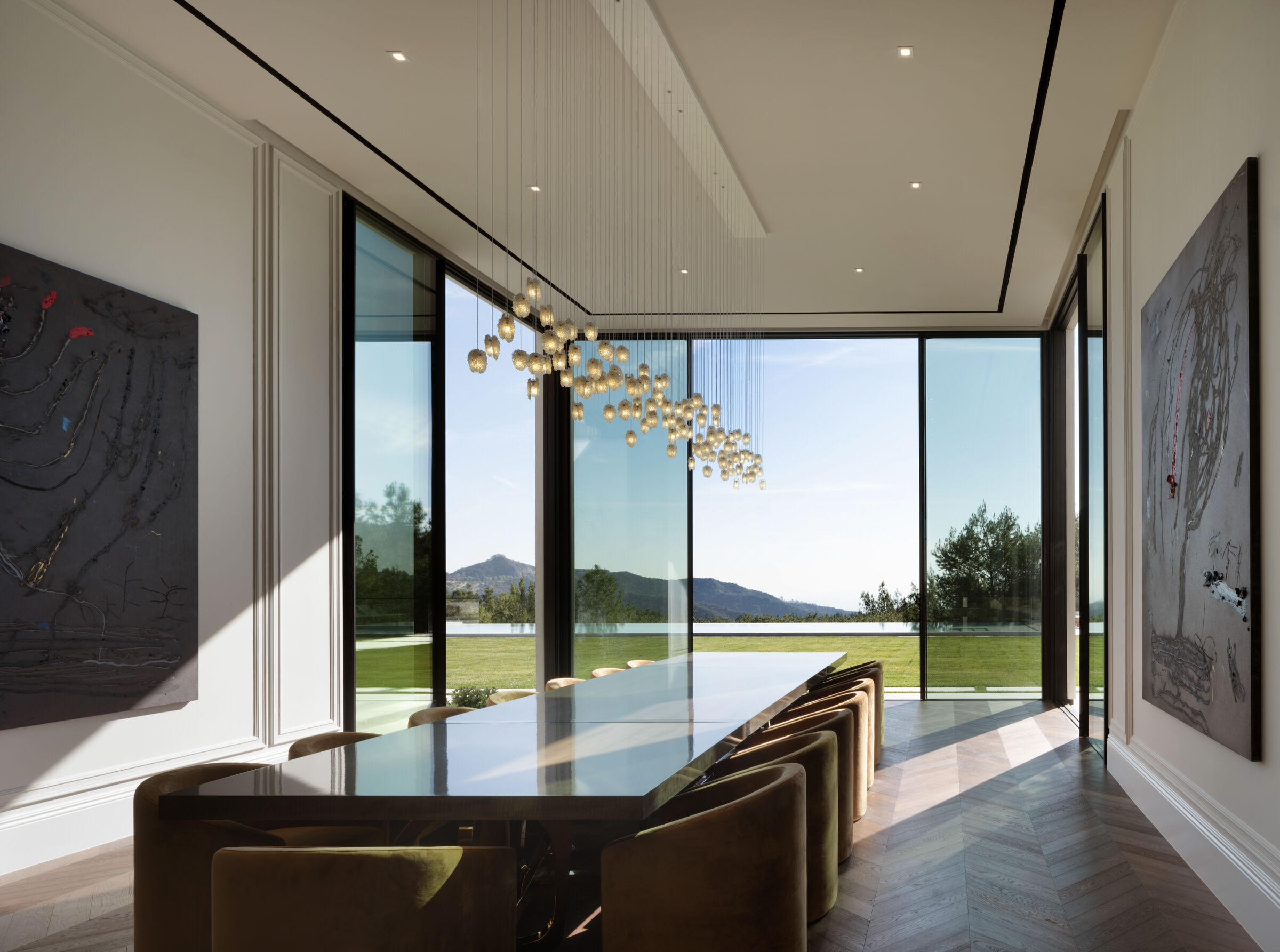 51 handcrafted glass pieces form a luminous composition designed specifically for the wine room.