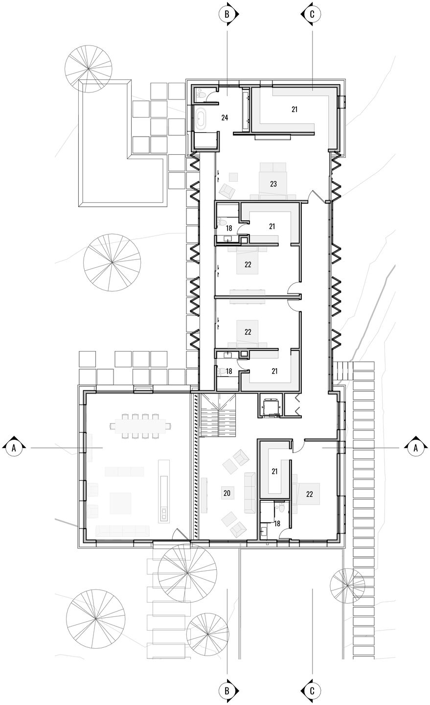 Upper-floor plan: 18. Junior-suite bathrooms; 20. Family lounge; 21. Walk-in closets; 22. Junior suites; 23. Master Suite; 24. Master Suite bathroom.