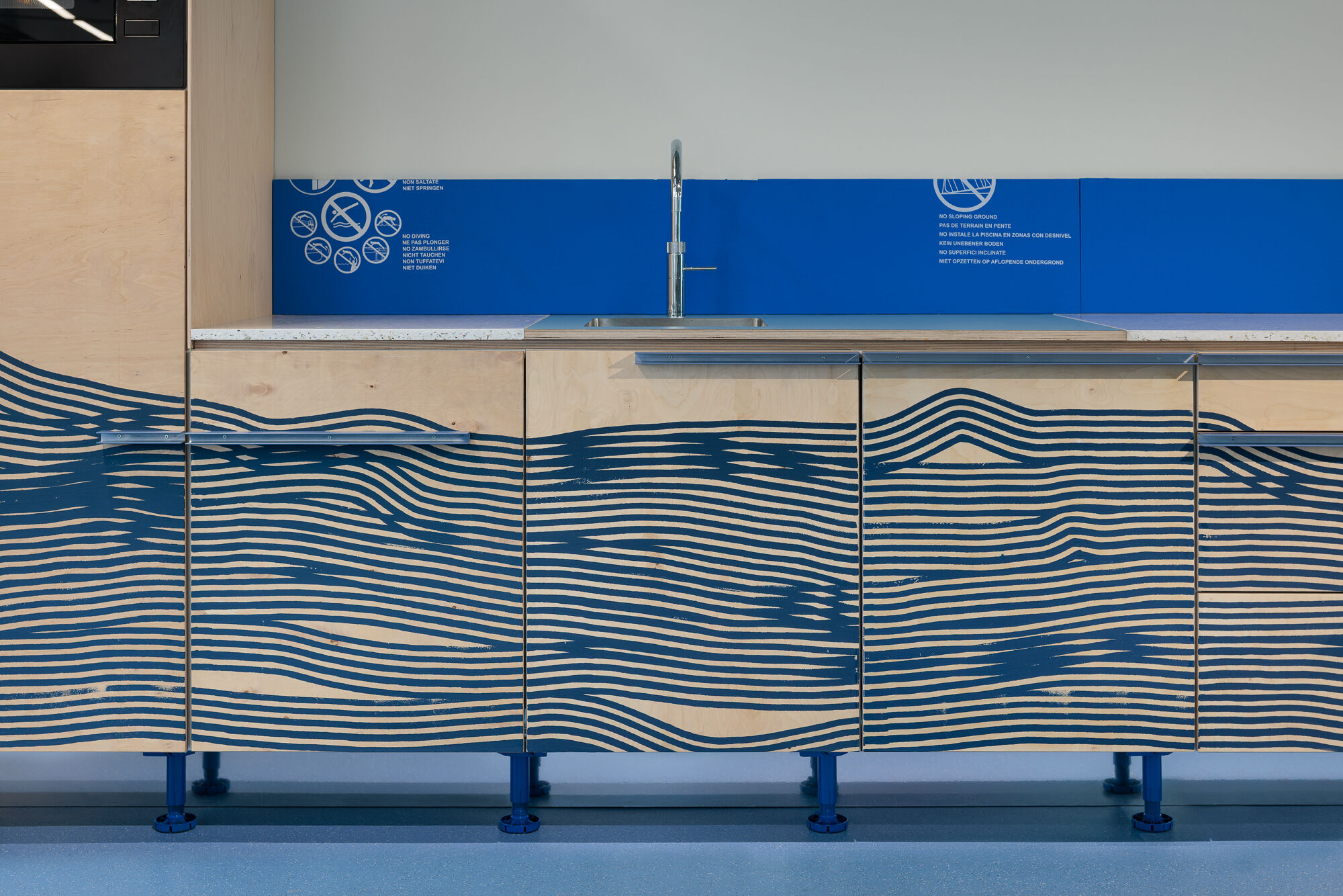 Circular pantry by Bruno Vermeersch