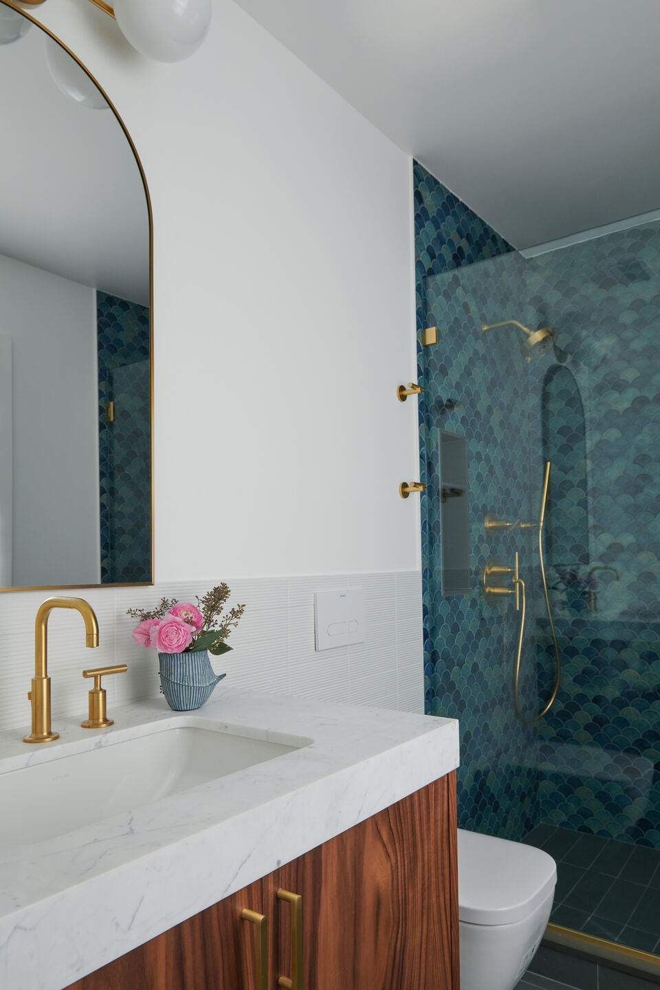 Primary bathroom (ensuite) with a scalloped tile and brass fixtures
