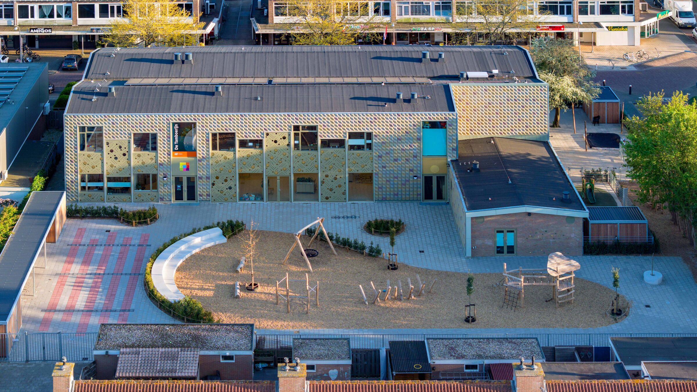 Bird view Tamboerijn school with Second High façade