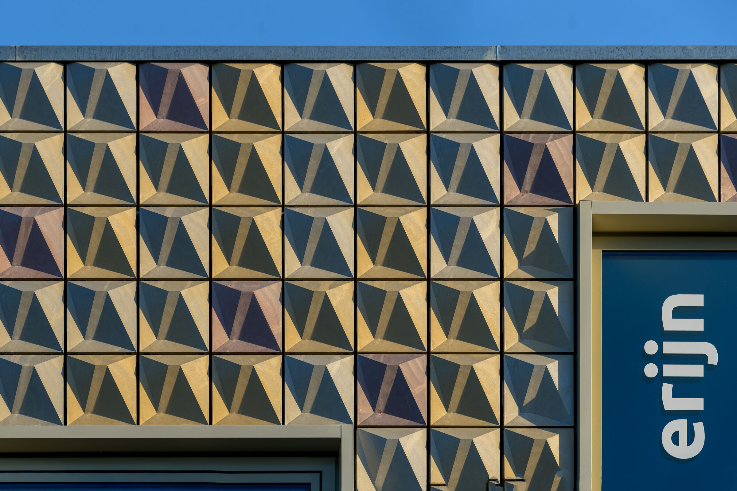 Close up Second High façade