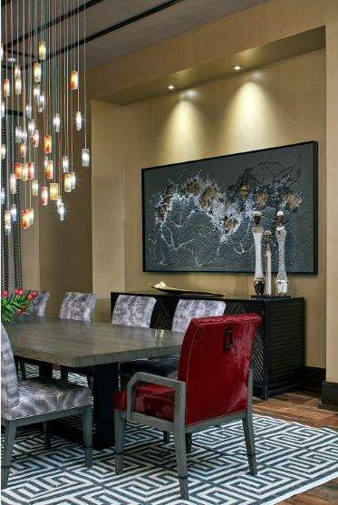 Bespoke glass pendant installation designed to complement the dining room artwork and interiors.