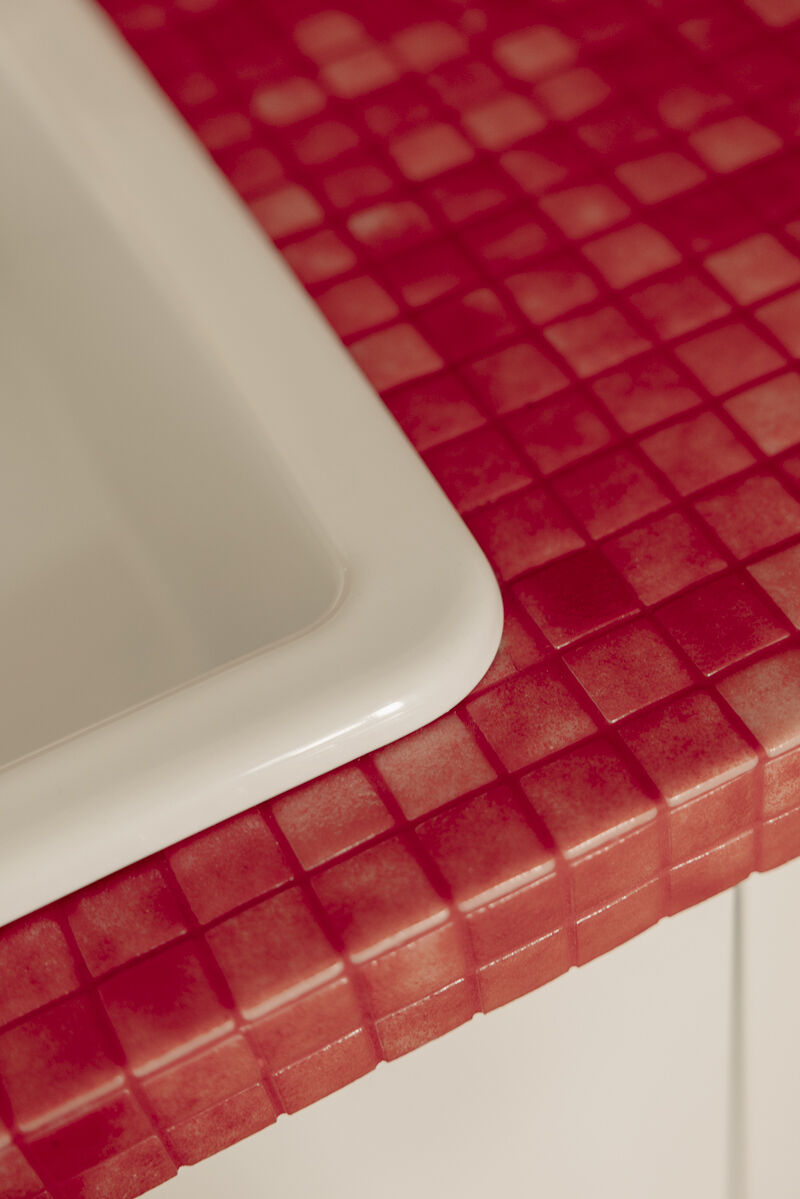 Kitchen with Hisbalit red Niebla mosaic