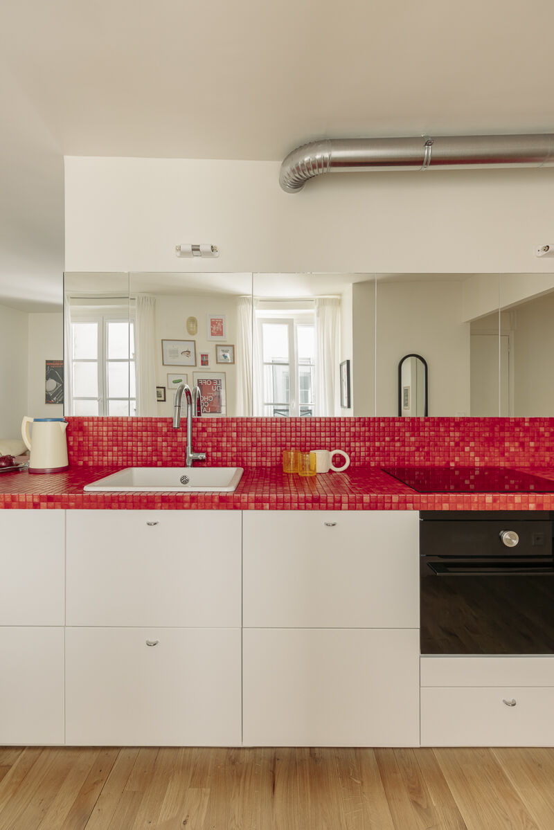 Kitchen with Hisbalit red Niebla mosaic