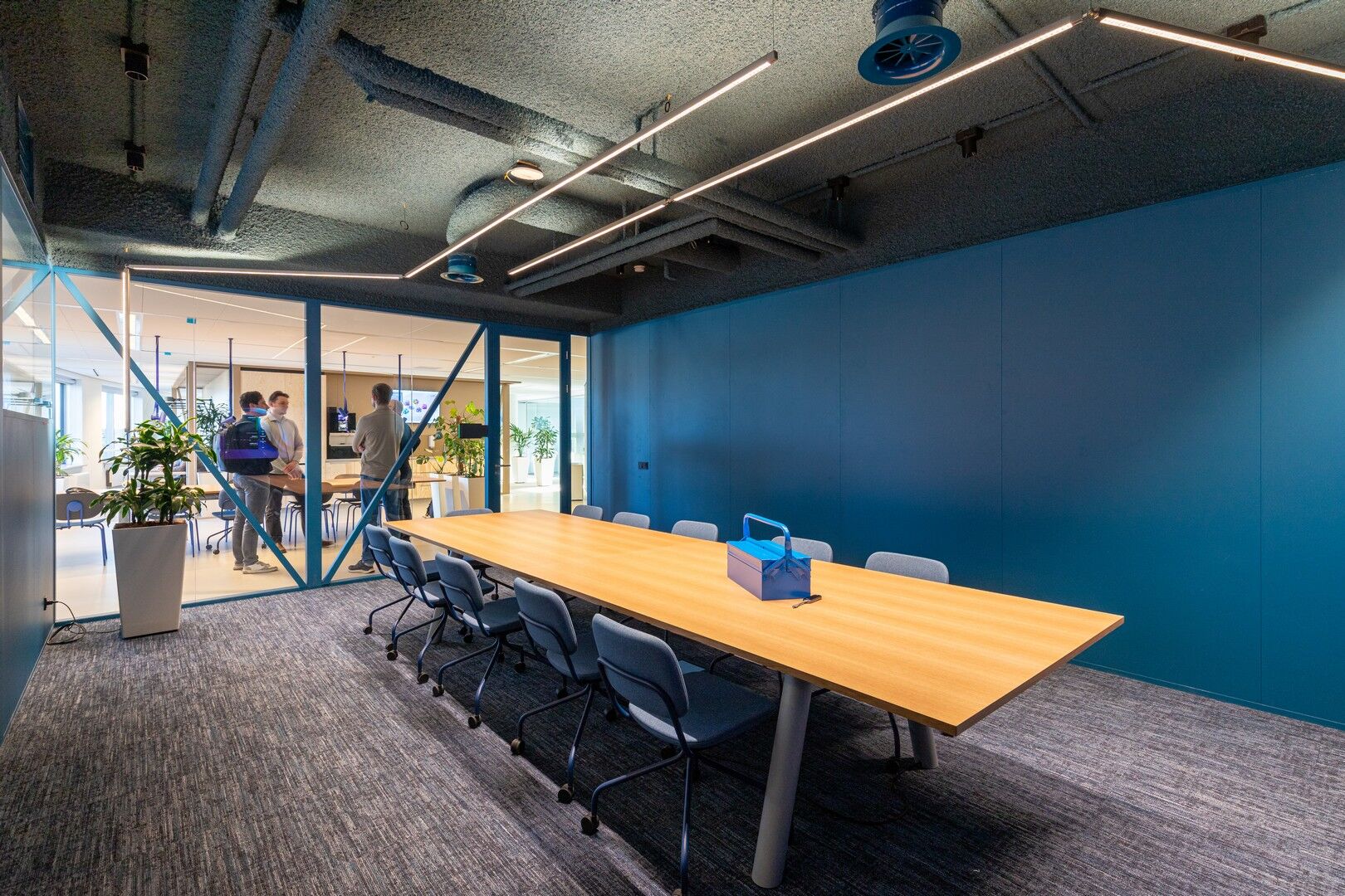 Meeting room with QbiQ partitions